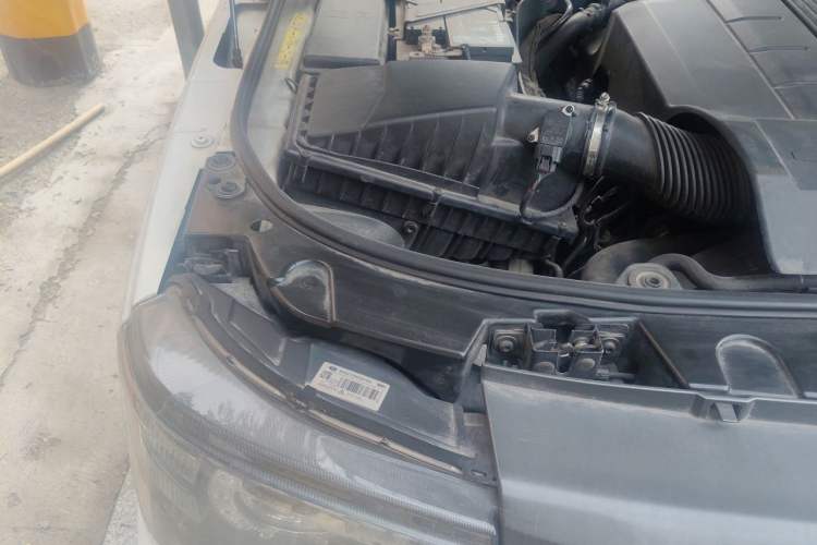 Used Land Rover Range Sport 2011 5.0 NA V8 HSE Engine Bay Right