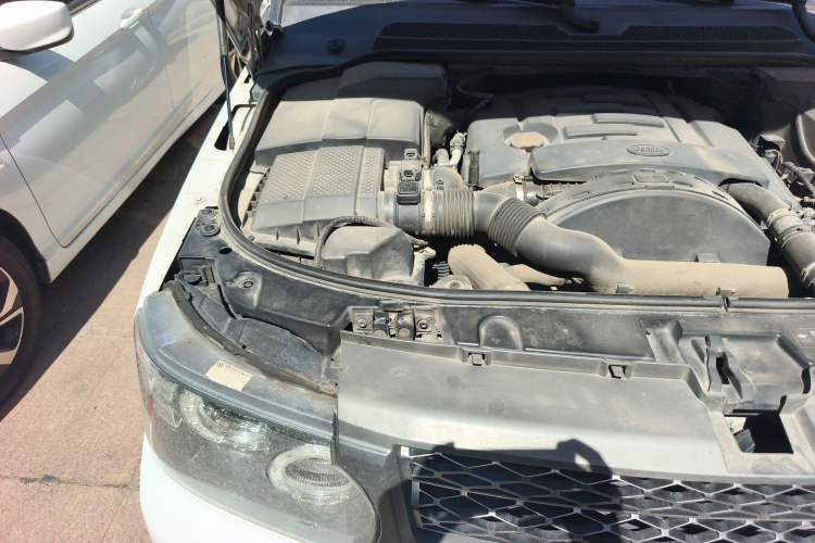 Used Land Rover Range Sport 2011 3.0 TDV6 Diesel Version Engine Bay Right