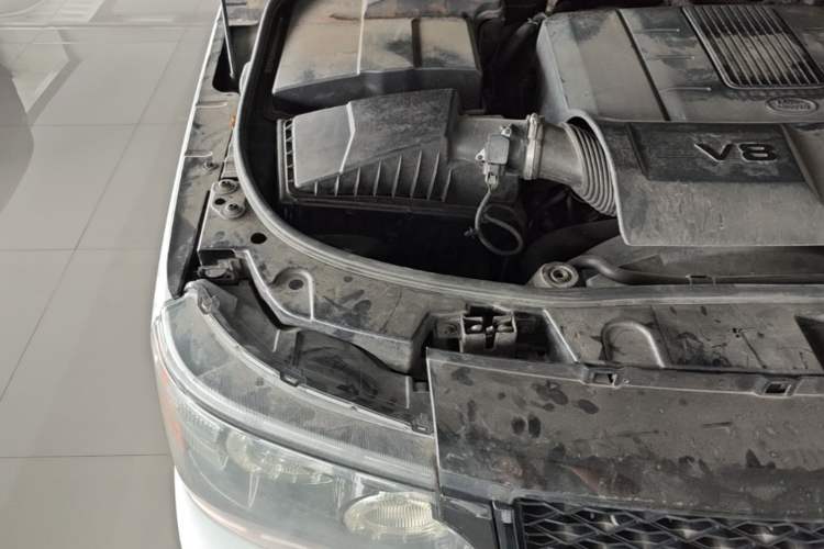 Used Land Rover Range Sport 2011 5.0 NA V8 HSE Engine Bay Right