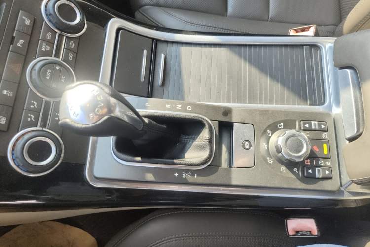 Used Land Rover Range Sport 2011 5.0 SC V8 HSE Gear Lever