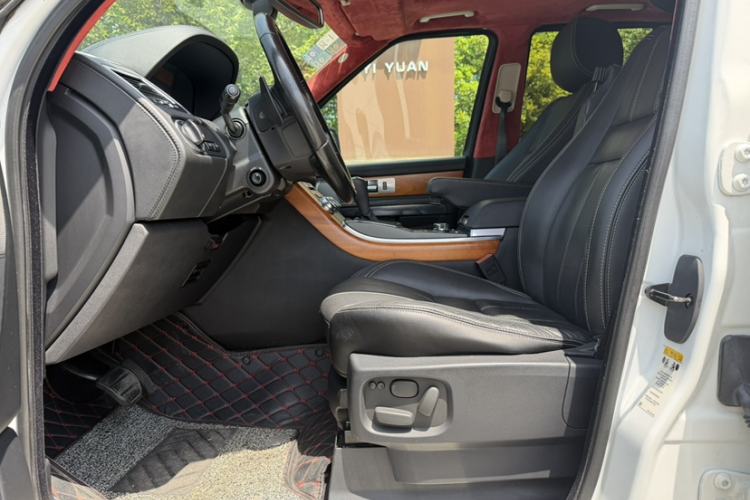 Used Land Rover Range Sport 2011 5.0 SC V8 HSE Interior 4