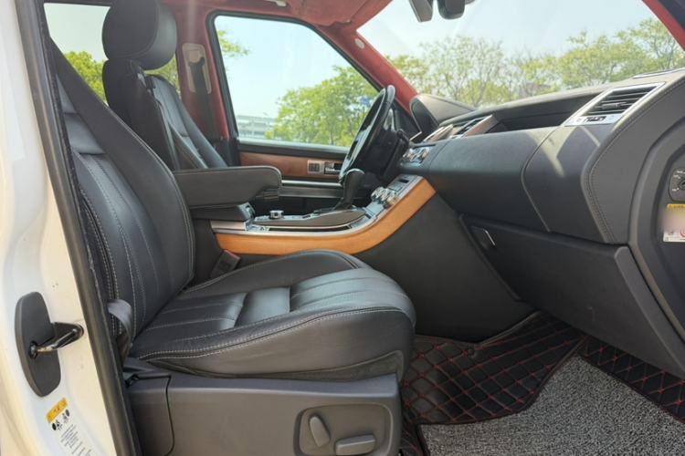 Used Land Rover Range Sport 2011 5.0 SC V8 HSE Interior 6