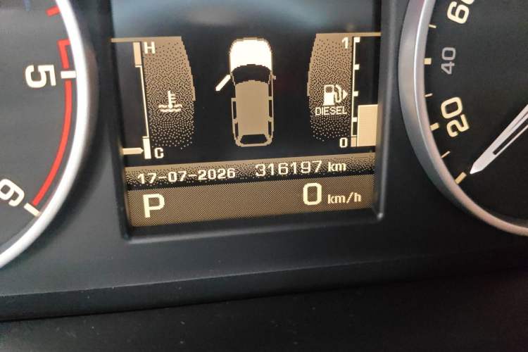Used Land Rover Range Sport 2011 3.0 TDV6 Diesel Version Odometer Close Up