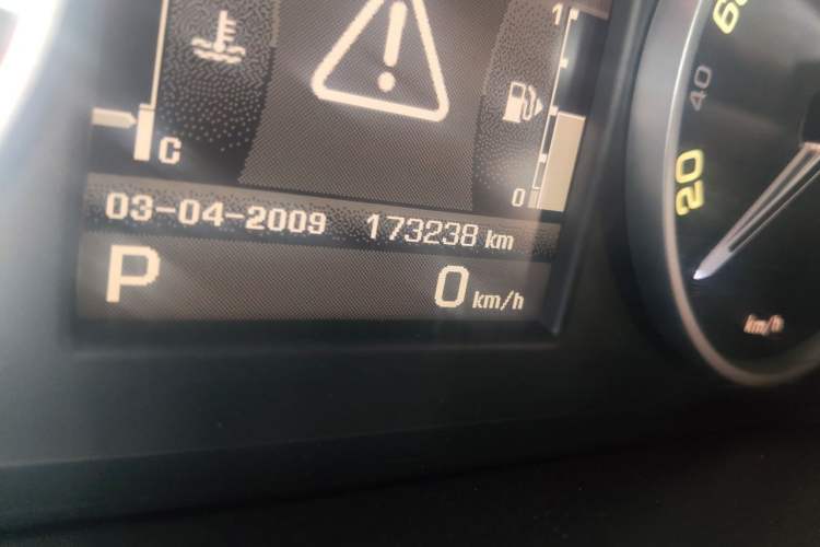 Used Land Rover Range Sport 2011 5.0 NA V8 HSE Odometer Close Up