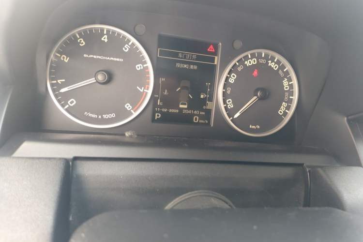 Used Land Rover Range Sport 2011 5.0 V8 SC HSE Odometer Close Up