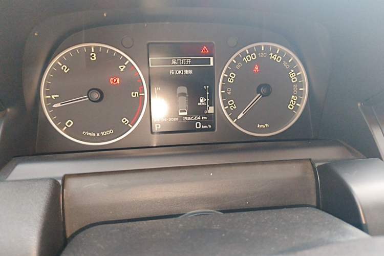 Used Land Rover Range Sport 2011 3.0 TDV6 Diesel Version Odometer Close Up