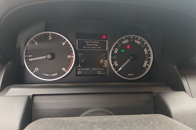 Used Land Rover Range Sport 2011 3.0 TDV6 Diesel Version Odometer Close Up