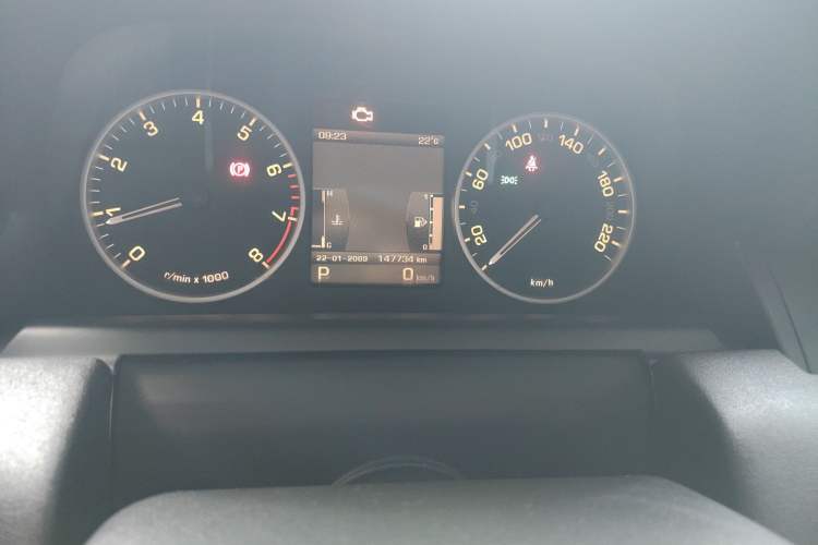 Used Land Rover Range Sport 2011 5.0 NA V8 HSE Odometer Close Up