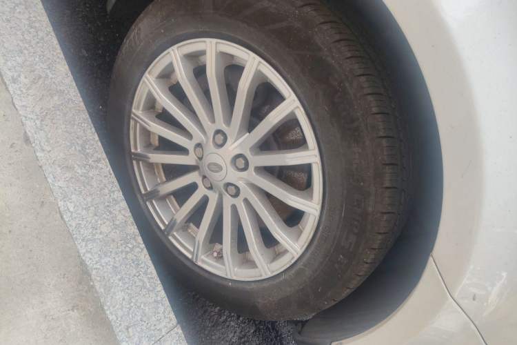 Used Land Rover Range Sport 2011 5.0 NA V8 HSE Right Front Wheel Hub