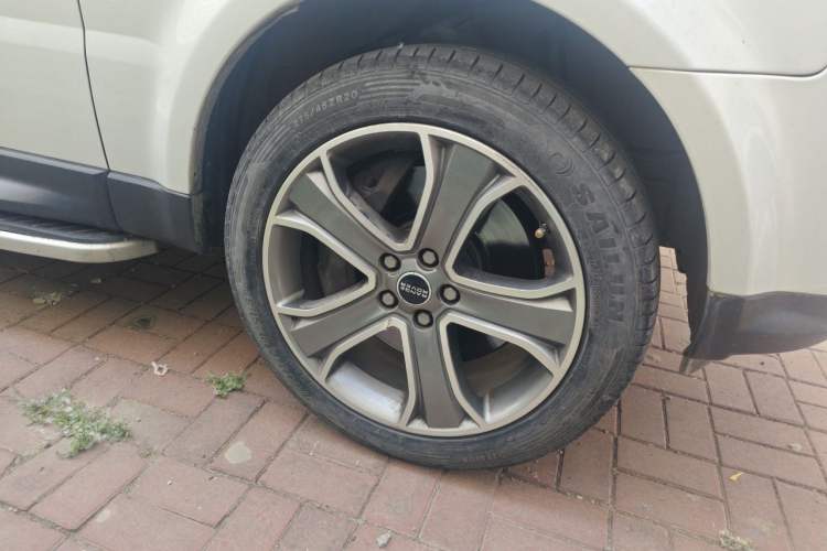 Used Land Rover Range Sport 2011 5.0 V8 SC HSE Right Front Wheel Hub