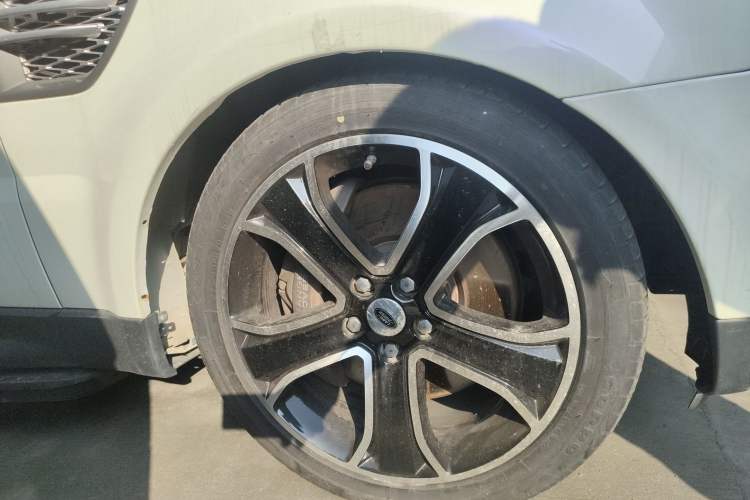 Used Land Rover Range Sport 2011 5.0 SC V8 HSE Right Front Wheel Hub