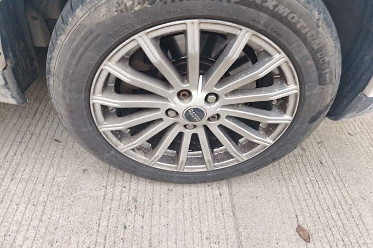 Used Land Rover Range Sport 2011 3.0 TDV6 Diesel Version Right Front Wheel Hub
