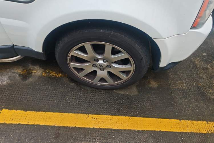 Used Land Rover Range Sport 2011 3.0 TDV6 Diesel Version Right Front Wheel Hub