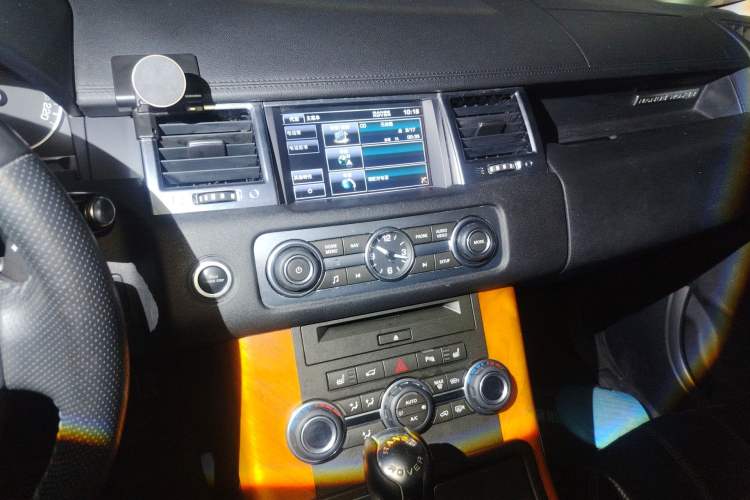 Used Land Rover Range Sport 2012 3.0 TDV6 HSE Diesel Edition Audio And AC Panel