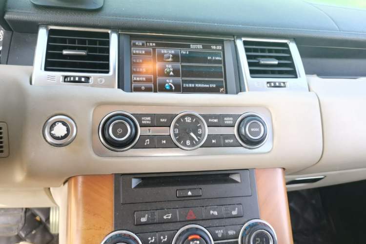 Used Land Rover Range Sport  Audio And AC Panel
