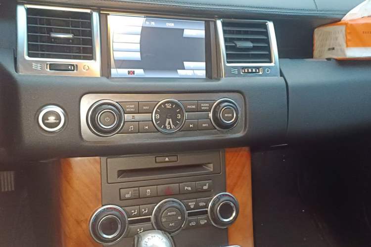 Used Land Rover Range Sport 2012 5.0 SC V8 HSE Audio And AC Panel