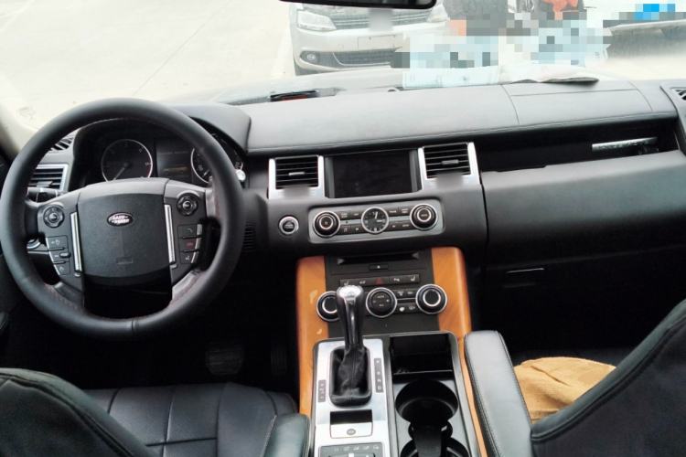Used Land Rover Range Sport 2012 3.0 TDV6 HSE Diesel Edition Center Console