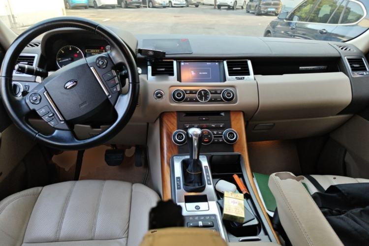 Used Land Rover Range Sport 2012 3.0 TDV6 HSE Diesel Edition Center Console