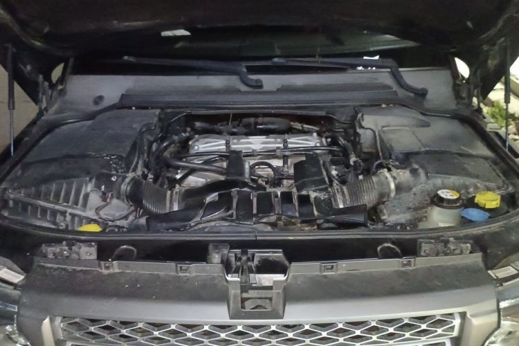 Used Land Rover Range Sport 2012 5.0 SC V8 HSE Engine Bay