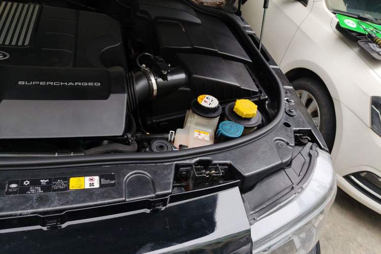 Used Land Rover Range Sport 2012 5.0 SC V8 HSE Engine Bay Left