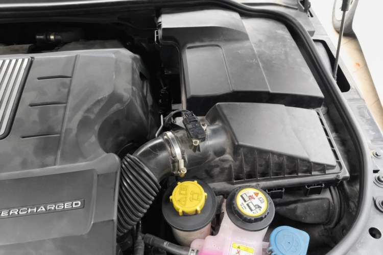 Used Land Rover Range Sport 2012 5.0 SC V8 HSE Engine Bay Left