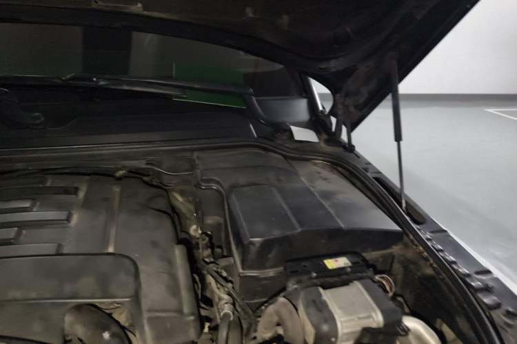 Used Land Rover Range Sport 2012 3.0 TDV6 HSE Diesel Edition Engine Bay Left