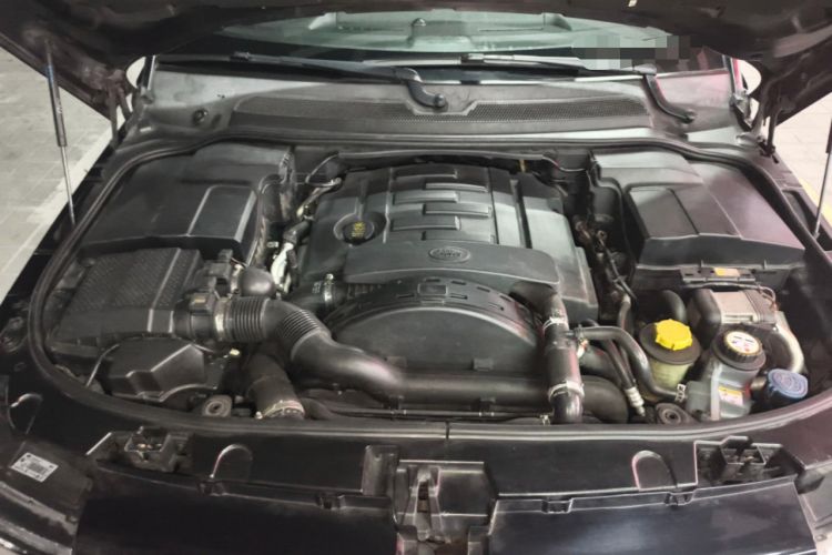 Used Land Rover Range Sport 2012 3.0 TDV6 HSE Diesel Edition Engine Bay