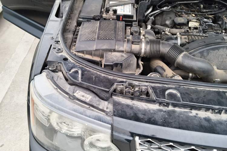 Used Land Rover Range Sport 2012 3.0 TDV6 HSE Diesel Edition Engine Bay Right