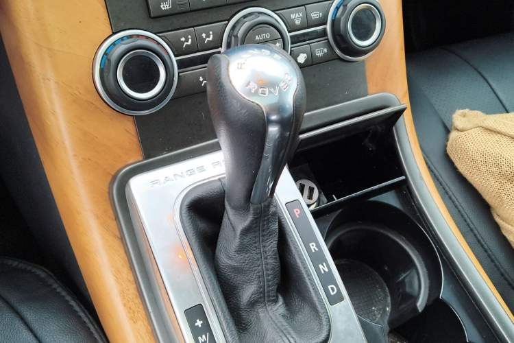 Used Land Rover Range Sport 2012 3.0 TDV6 HSE Diesel Edition Gear Lever
