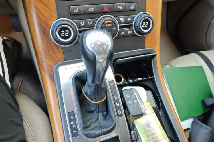 Used Land Rover Range Sport 2012 3.0 TDV6 HSE Diesel Edition Gear Lever