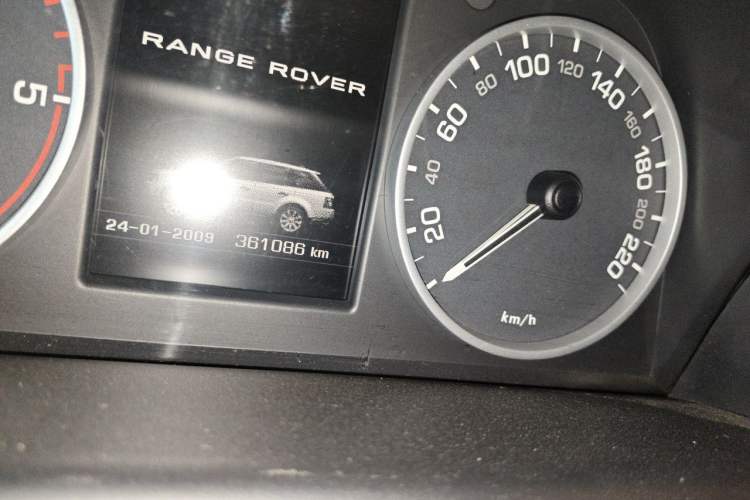 Used Land Rover Range Sport 2012 3.0 TDV6 HSE Diesel Edition Odometer Close Up