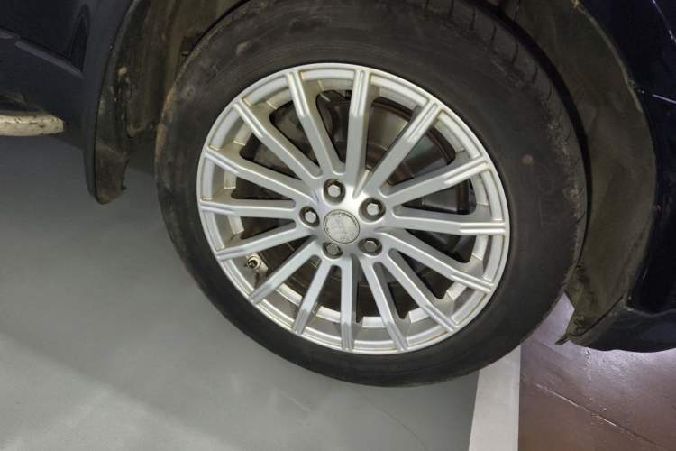 Used Land Rover Range Sport 2012 3.0 TDV6 HSE Diesel Edition Right Front Wheel Hub