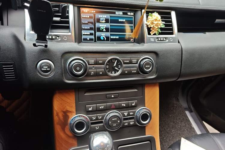 Used Land Rover Range Sport 2012 3.0 TDV6 HSE Diesel Edition Audio And AC Panel