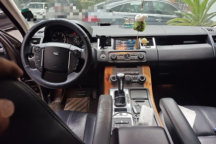 Used Land Rover Range Sport 2012 3.0 TDV6 HSE Diesel Edition Center Console