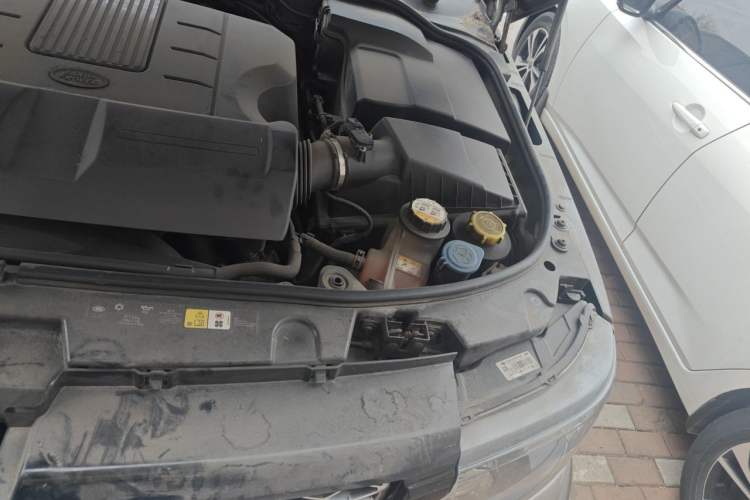 Used Land Rover Range Sport 2012 5.0 NA V8 HSE Engine Bay Left