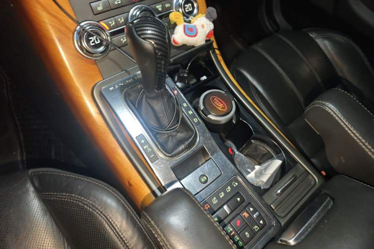 Used Land Rover Range Sport 2012 3.0 TDV6 HSE Diesel Edition Gear Lever