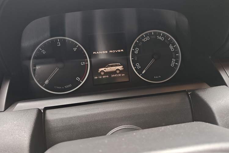 Used Land Rover Range Sport 2012 3.0 TDV6 HSE Diesel Edition Odometer Close Up