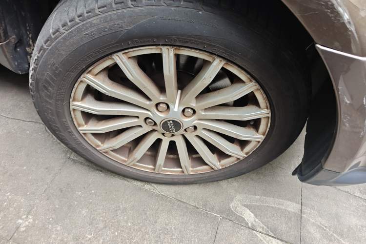 Used Land Rover Range Sport 2012 3.0 TDV6 HSE Diesel Edition Right Front Wheel Hub