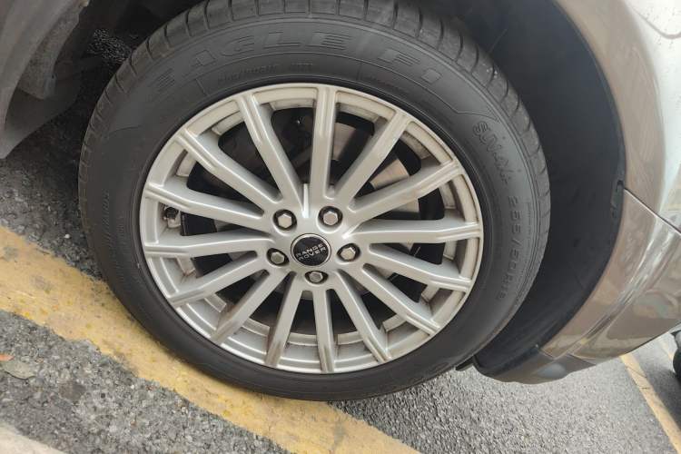 Used Land Rover Range Sport 2012 3.0 TDV6 HSE Diesel Edition Right Front Wheel Hub