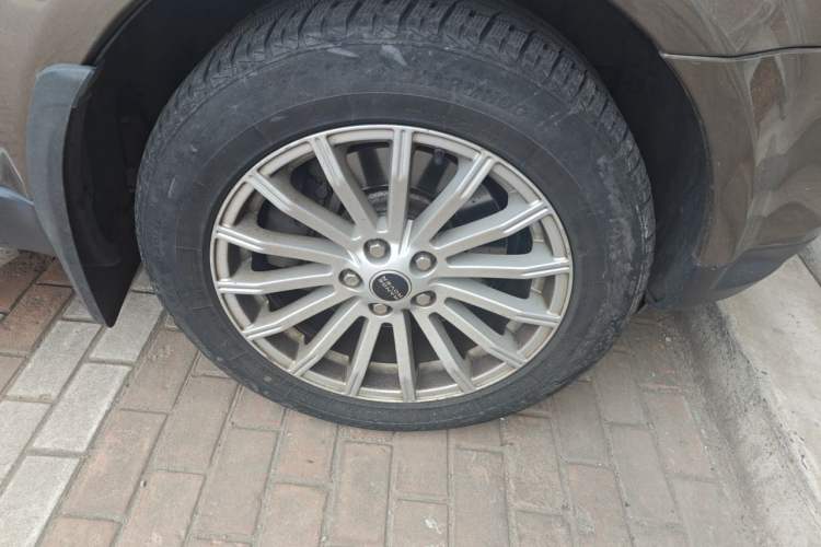 Used Land Rover Range Sport 2012 5.0 NA V8 HSE Right Front Wheel Hub
