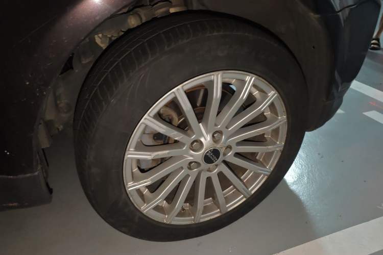 Used Land Rover Range Sport 2012 3.0 TDV6 HSE Diesel Edition Right Front Wheel Hub