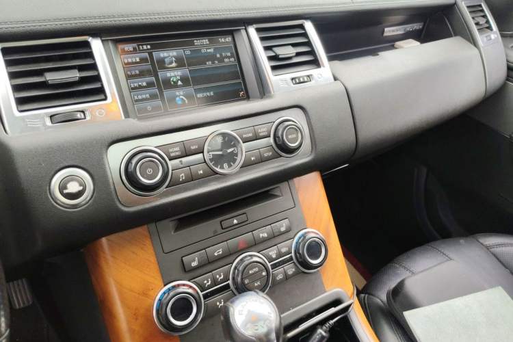 Used Land Rover Range Sport 2012 3.0 TDV6 HSE Diesel Edition Audio And AC Panel