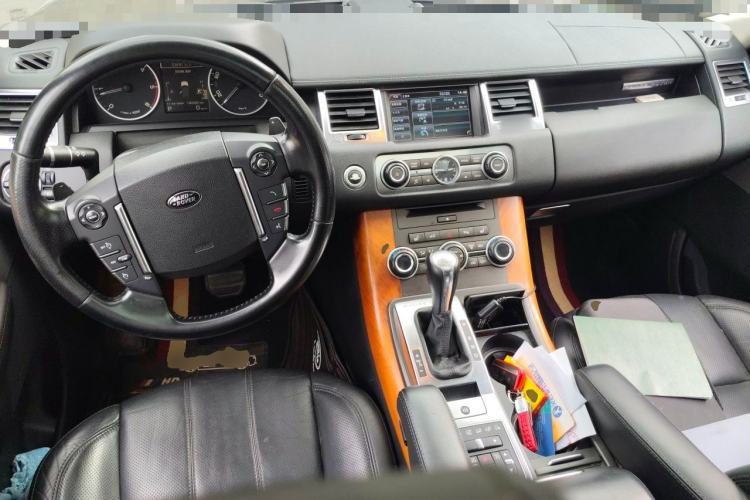 Used Land Rover Range Sport 2012 3.0 TDV6 HSE Diesel Edition Center Console