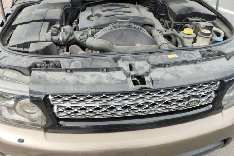 Used Land Rover Range Sport 2012 3.0 TDV6 HSE Diesel Edition Engine Bay