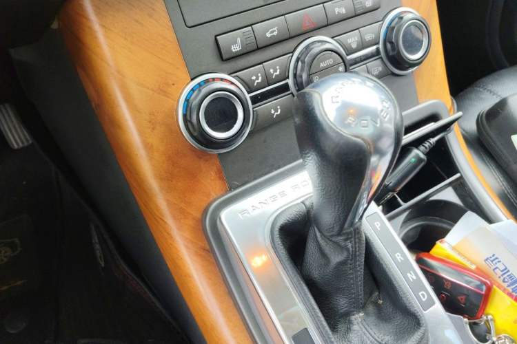Used Land Rover Range Sport 2012 3.0 TDV6 HSE Diesel Edition Gear Lever