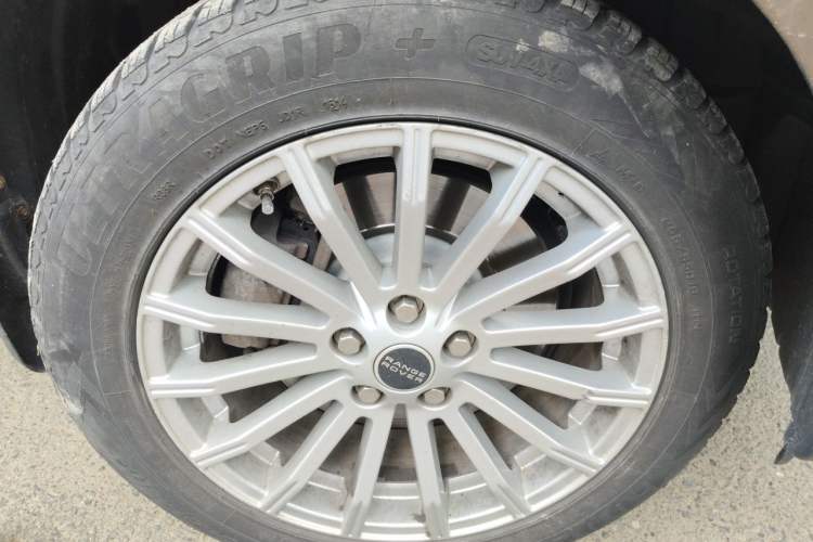 Used Land Rover Range Sport 2012 3.0 TDV6 HSE Diesel Edition Right Front Wheel Hub