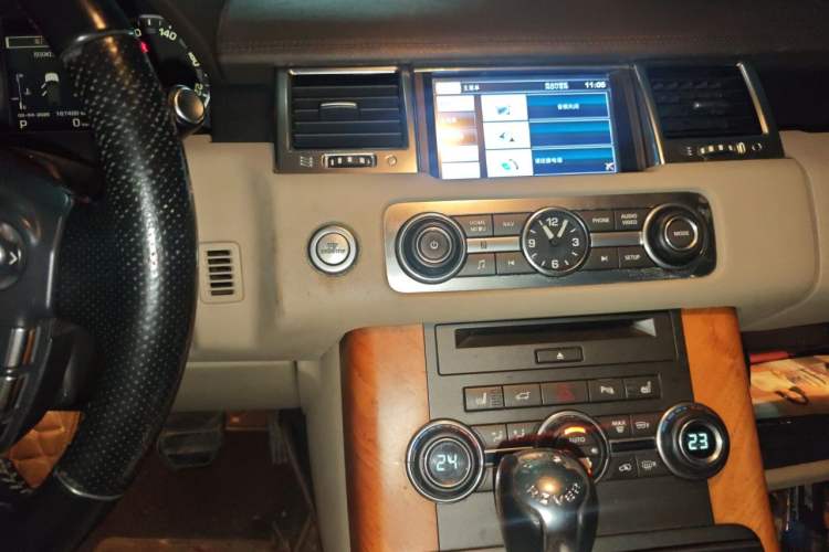 Used Land Rover Range Sport 2012 3.0 TDV6 HSE Diesel Edition Audio And AC Panel