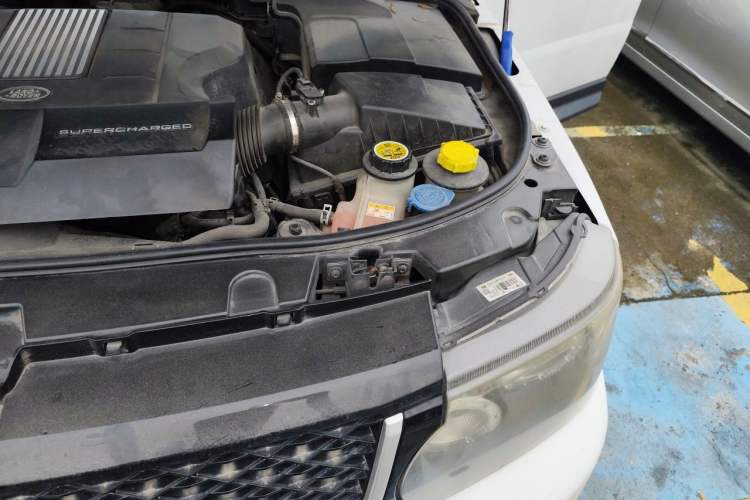 Used Land Rover Range Sport 2012 5.0 SC V8 HSE Engine Bay Left