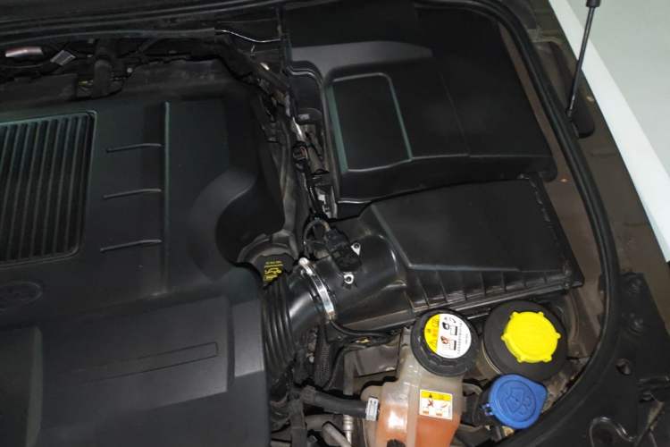 Used Land Rover Range Sport 2012 5.0 NA V8 HSE Engine Bay Left