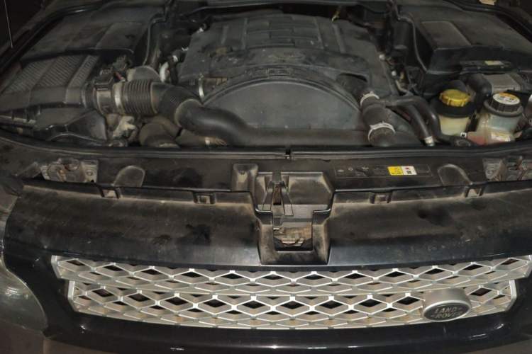 Used Land Rover Range Sport 2012 3.0 TDV6 HSE Diesel Edition Engine Bay